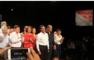 Manuel-Valls-Jean-Christophe-Cambadelis-et-le-gouvernement-reuni-pour-un-meeting-de-rentree