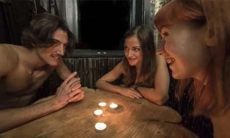 Point la peine d'être complexé, la lumière tamisée du Bunyadi dissimulera les bourrelets disgracieux. Crédits photo : twitter@thebunyadi